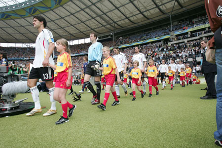 Vorne ging Michael Ballack der Kapitän