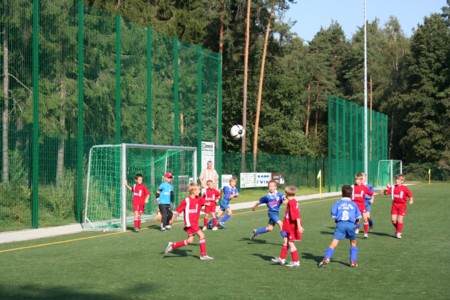 Ball in der Luft, wer kommt da noch ran ?